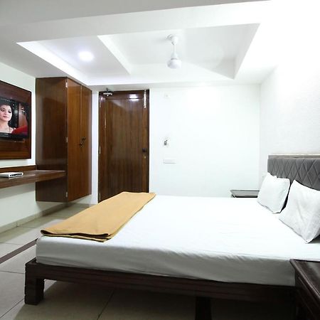 Hotel Seven Ahmedabad Eksteriør bilde
