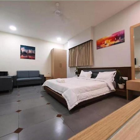Hotel Seven Ahmedabad Eksteriør bilde
