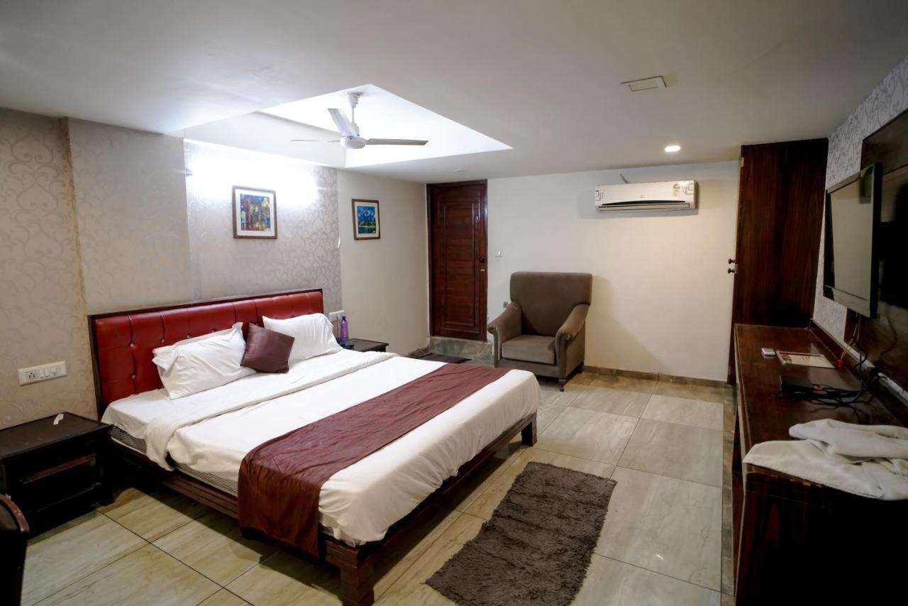Hotel Seven Ahmedabad Eksteriør bilde