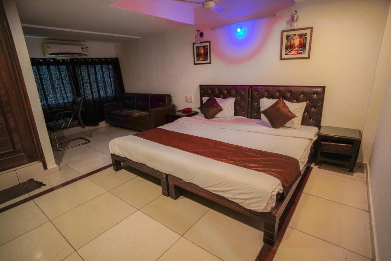 Hotel Seven Ahmedabad Eksteriør bilde