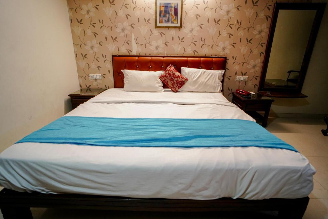 Hotel Seven Ahmedabad Eksteriør bilde
