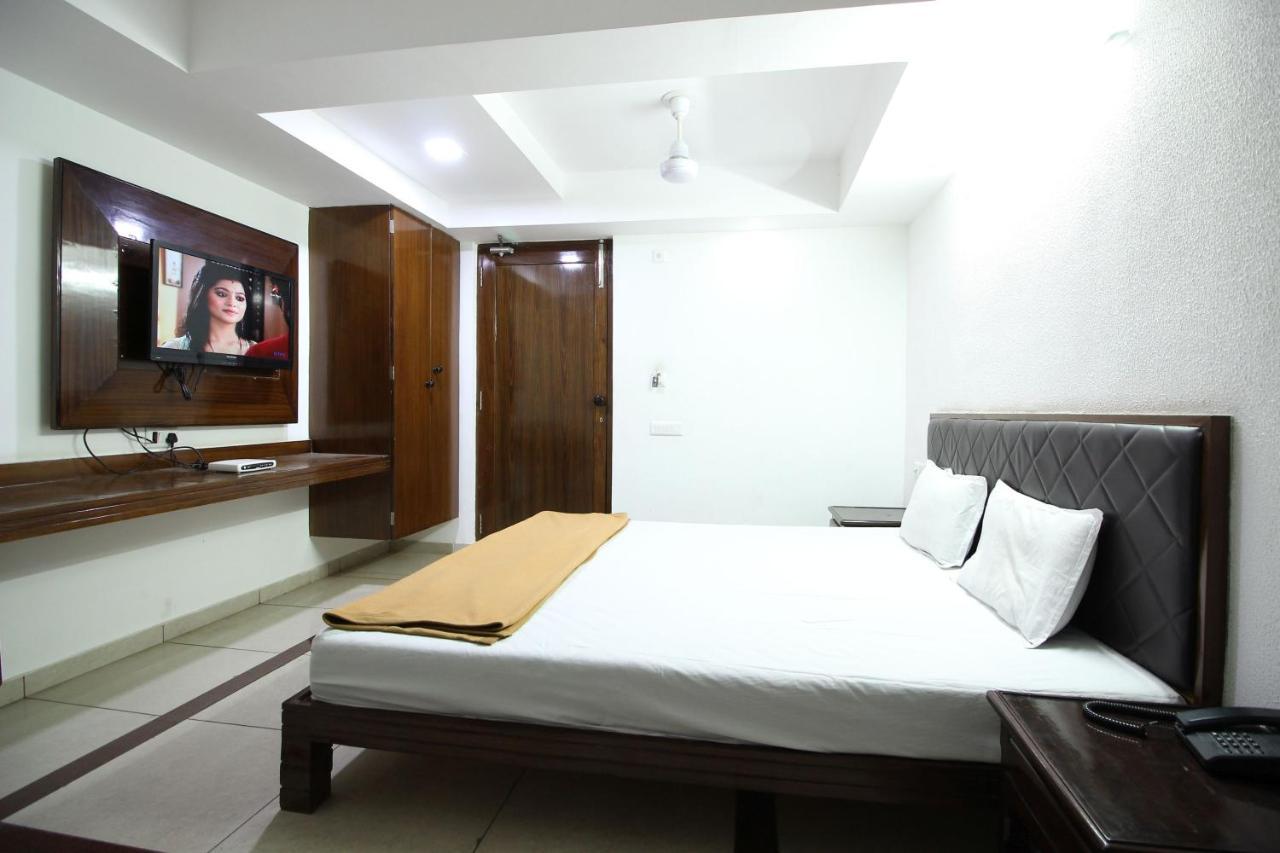 Hotel Seven Ahmedabad Eksteriør bilde