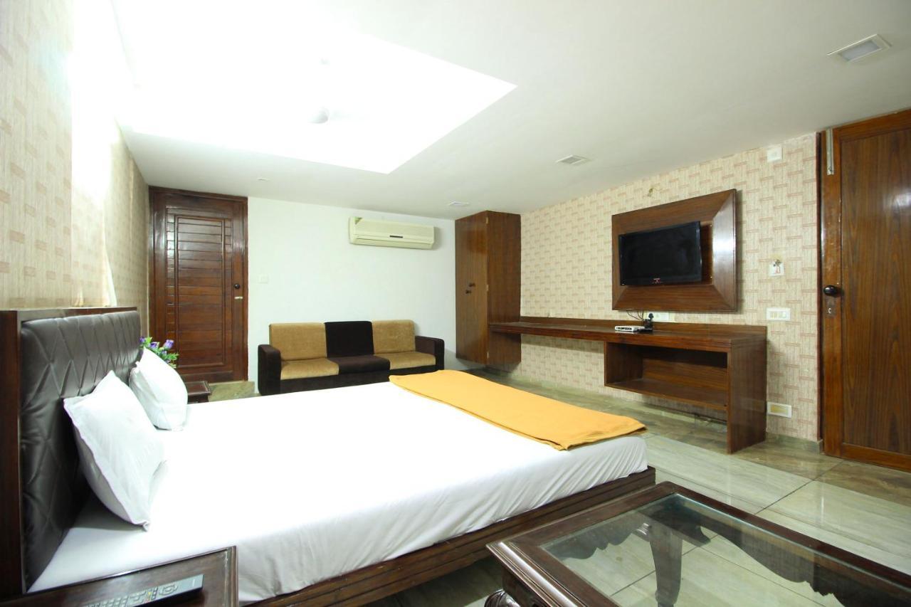 Hotel Seven Ahmedabad Eksteriør bilde